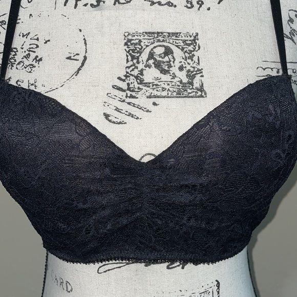 Black lace bra - Picture 3 of 3